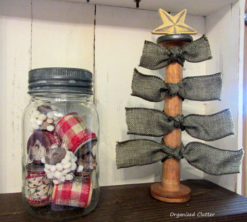 Easy Wooden Spool Christmas Decor www.organizedclutterqueen.blogspot.com