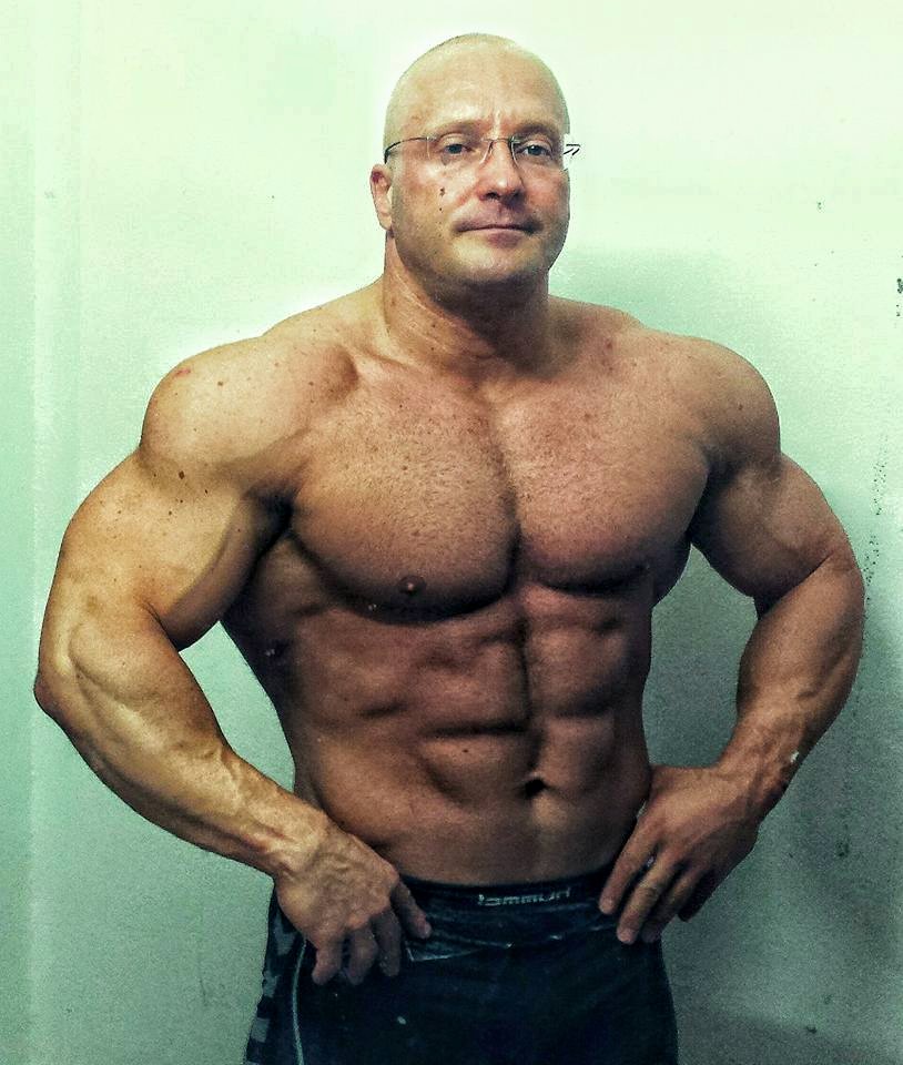 Muscle Lover: Big muscle daddy from Romania - Feri Andrasoni