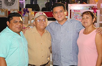 Fredy Marrufo Martín convive con trabajadores del Sindicato del Ayuntamiento