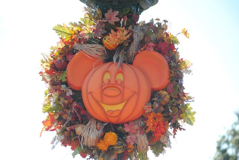 Disney World Micky Mouse pumpkin decoration