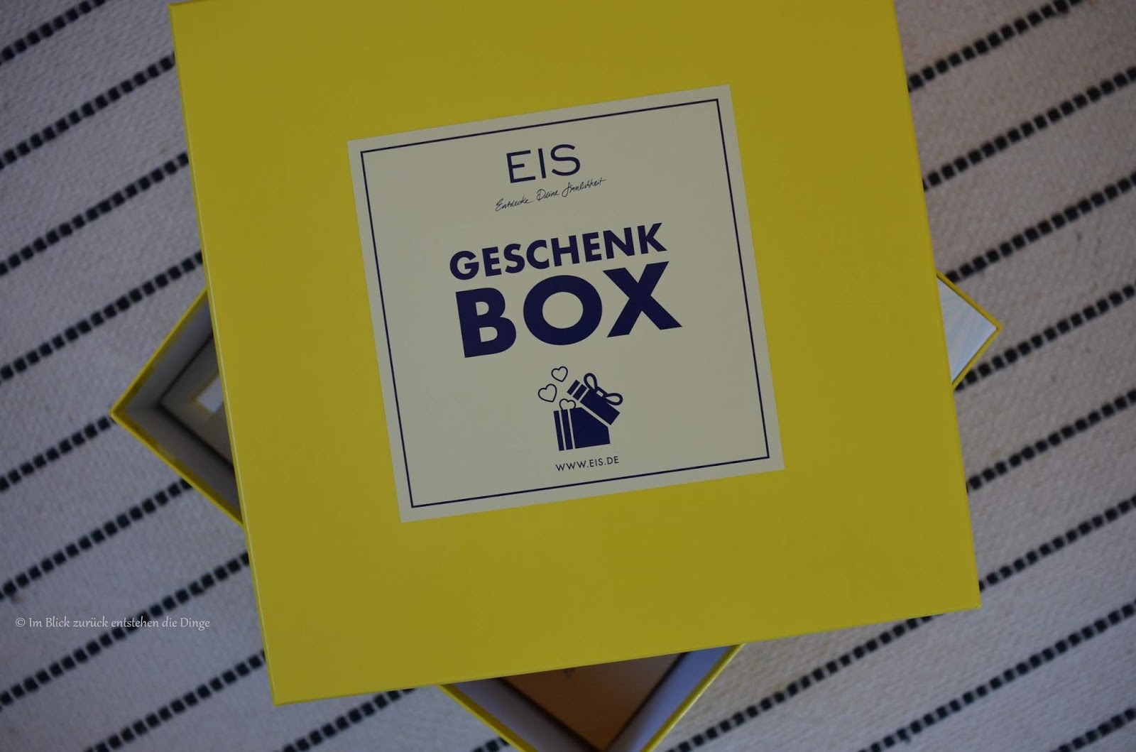 Im Blick zurück entstehen die Dinge Es rappelt im Karton... Die EISGeschenkbox Im Blick zurück entstehen die Dinge Es rappelt im Karton... Die EISGeschenkbox