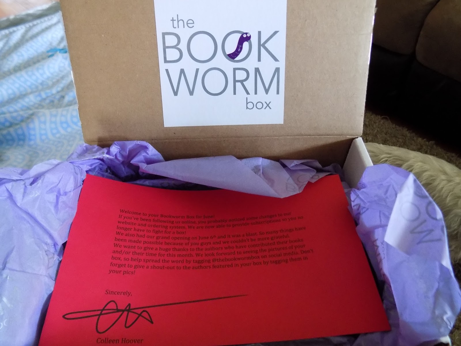 Stranded in Chaos: The Bookworm Box: REVIEW