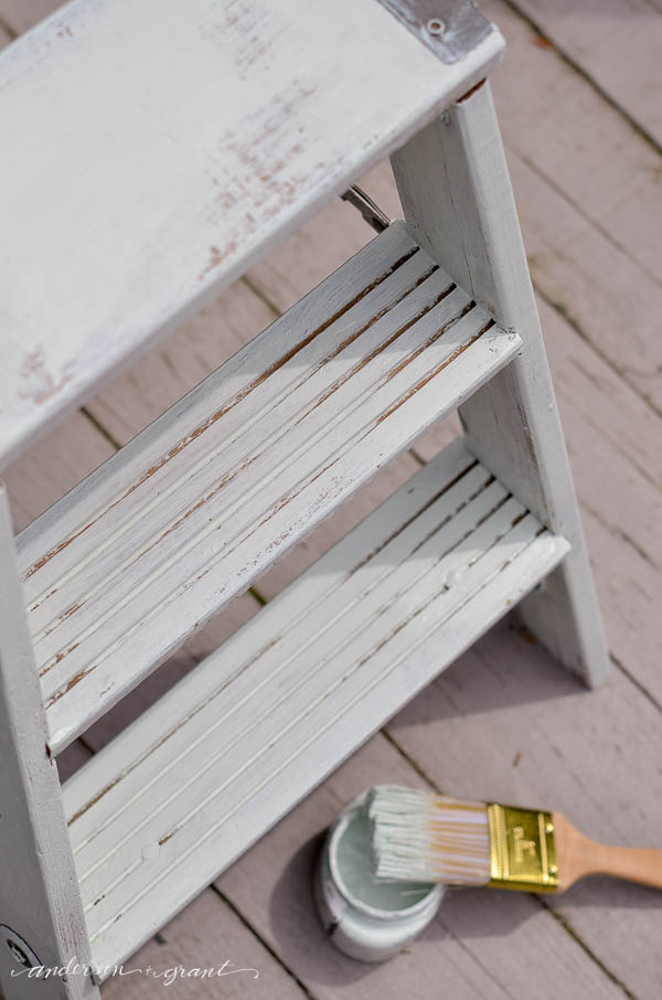 How to Distress Chalk Paint