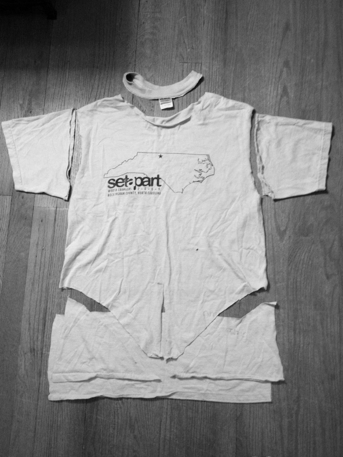 a-splendid-mess-diy-cutoff-t-shirt