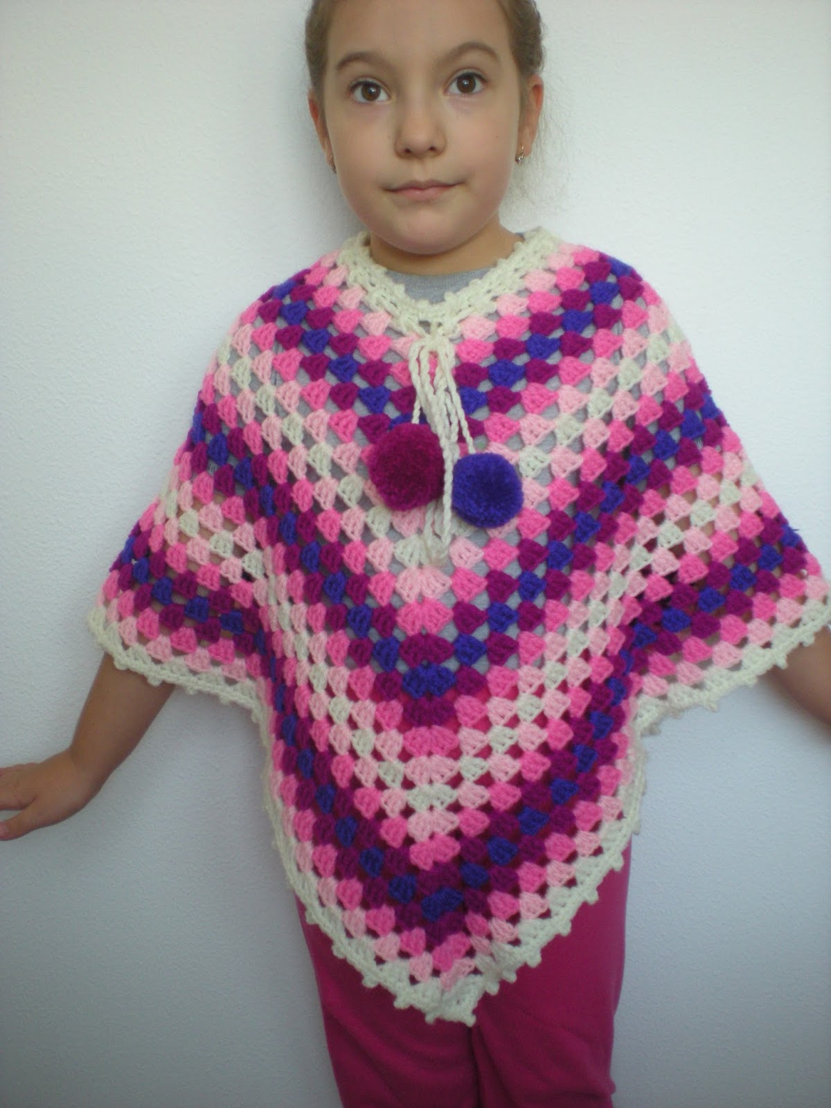 EmmHouse: Cute little Ponchos – free crochet pattern