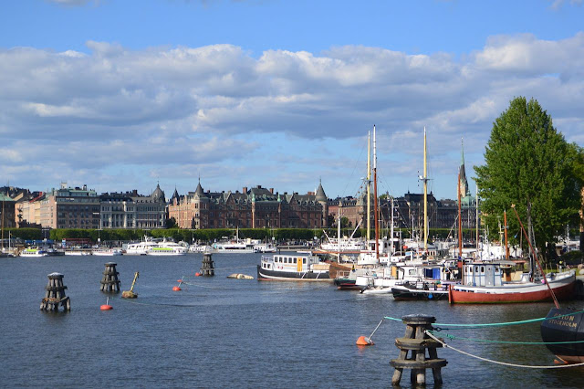 Stockhom : Strandvagen vue de l'île Skeppsholmen Stockhom : Les belles demeures de Strandvagen vue de l'île Skeppsholmen