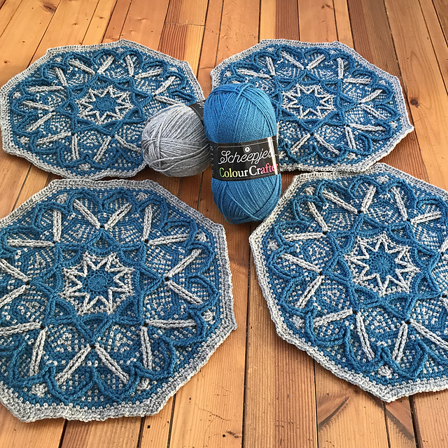 First Snow overlay crochet blanket by Laura LillaBjörn's Crochet World