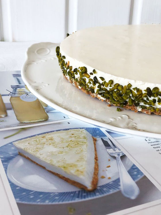 Ohne backen ... Holunderblütenjoghurt-Torte mit Knusperboden