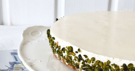 Ohne backen ... Holunderblütenjoghurt-Torte mit Knusperboden