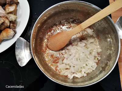 Como hacer pollo en pepitoria - Receta fácil paso a paso