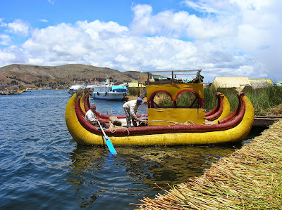 Embarcación de totora, Puno, Perú, La vuelta al mundo de Asun y Ricardo, round the world, mundoporlibre.com