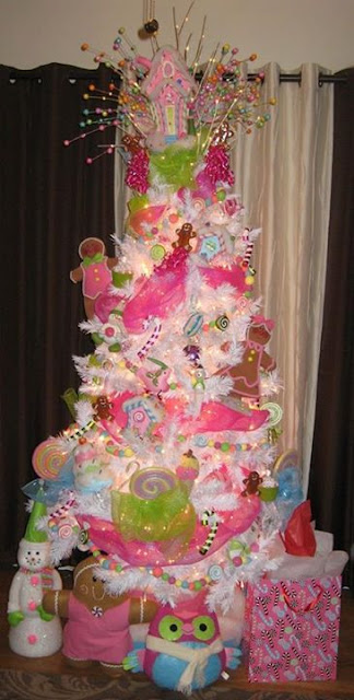 decora con dulces el árbol navideño