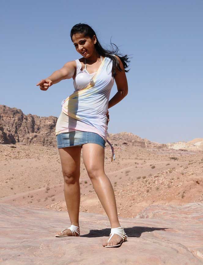 Anushka hot thigh and panty ~ Hot Actress Sexy Pics