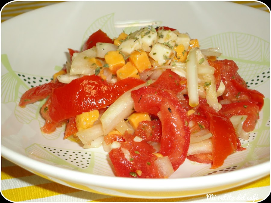 Ensalada de tomates y quesos