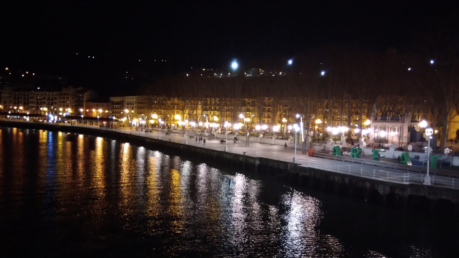 Bilbao nocą