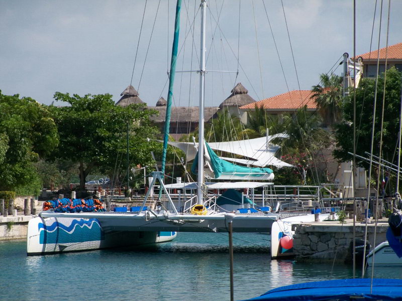 Large groups private tour to Tulum in Catamaran