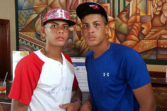 Roberto (13 años) y Raúl Campos (14) abandonaron un equipo cubano de béisbol en República Dominicana. Suministrada: Organizadores Torneo Punta Cana Roberto (13 años) y Raúl Campos (14) abandonaron un equipo cubano de béisbol en República Dominicana. Suministrada: Organizadores Torneo Punta Cana