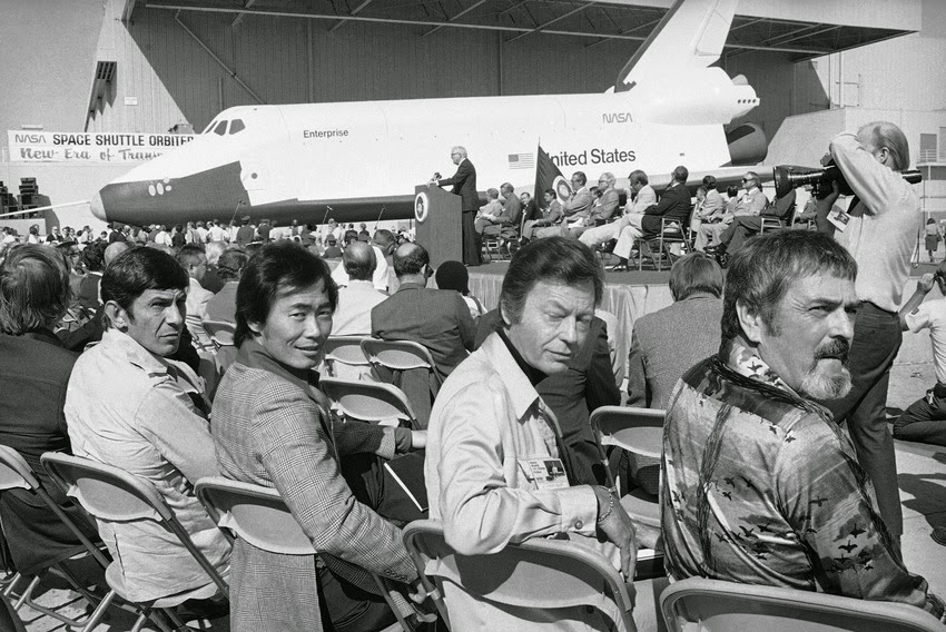 A vida de Leonard Nimoy em fotos! A vida de Leonard Nimoy em fotos!