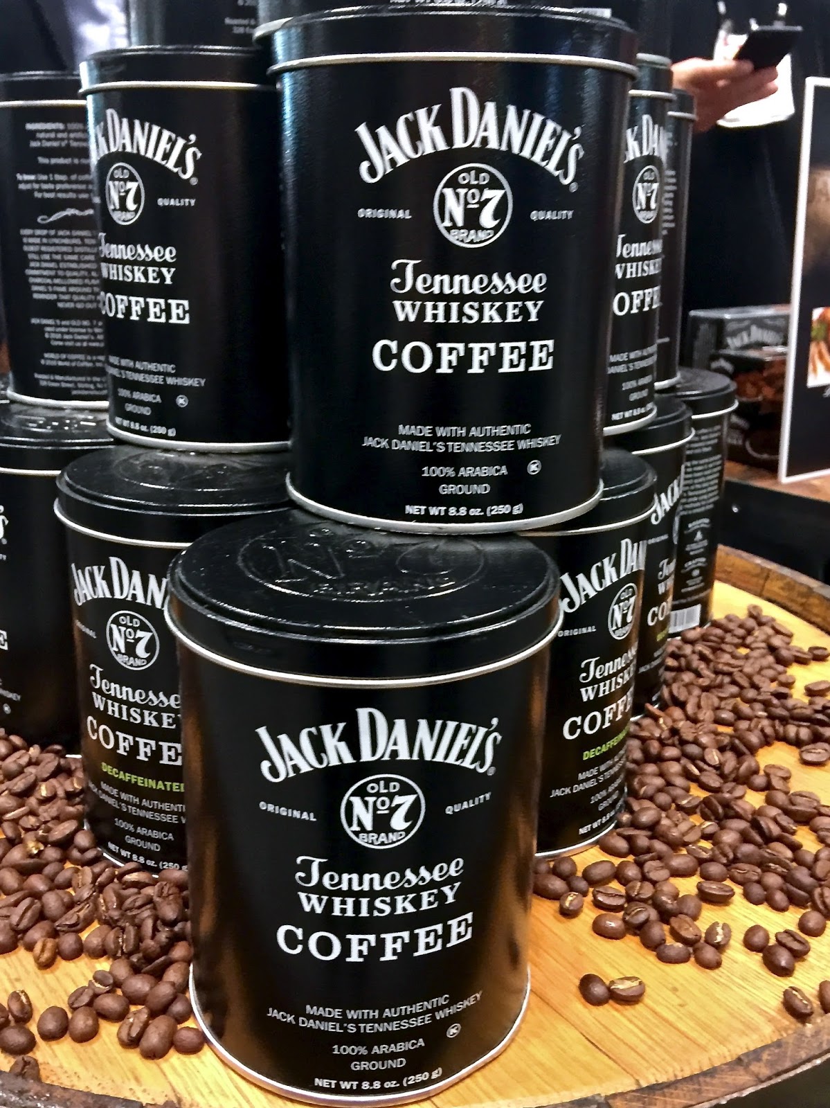 Jack daniels coffee виски. Ирландский кофе (irish coffee). Айриш кофе коктейль. Кофе с виски. Виски со вкусом кофе.