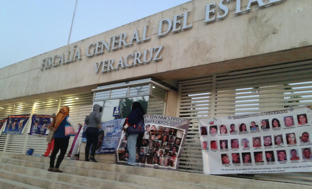 Colectivos toman Fiscalía de Veracruz; exigen salida de Winckler. Noticias en tiempo real
