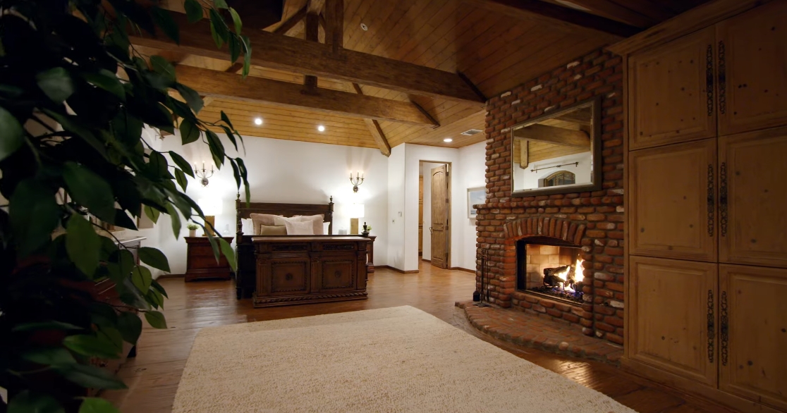 33 Interior Design Photos vs. 9989 Liebe Dr, Beverly Hills, CA Luxury Home Tour