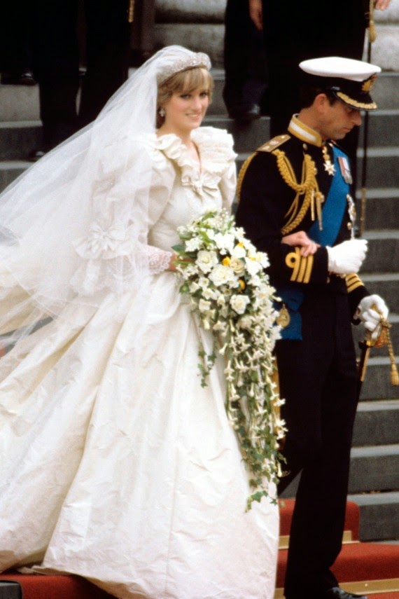 RETRO KIMMER'S BLOG: PRINCESS DIANA'S WEDDING GOWN TO BE ...