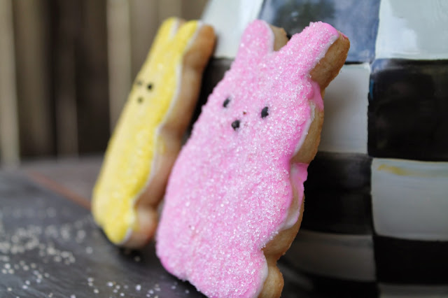 Easter peeps cookies, peeps bunnies, marshmallow bunnies, how to add sanding sugar on cookies, peeps bunnies cookies,Easter cookies, best Easter cookies, cookie decorating blog, easy cookie decorating ideas, cookies