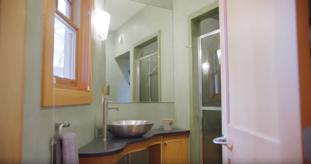 15 Photos vs. 724 14th Ave W Kirkland, WA Home Interior Design Tour