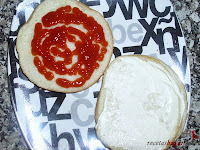 Hamburguesa Juicy Lucy-con ketchup y mayonesa