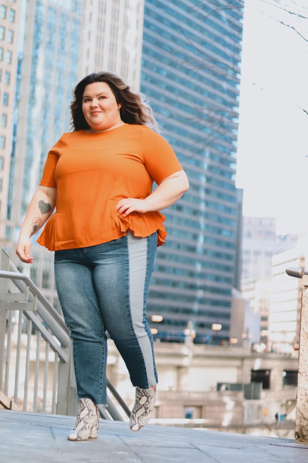 Chicago Plus Size Petite Fashion Blogger Natalie in the City reviews Eloquii's pleated hem top and relaxed two-tone mom jeans.