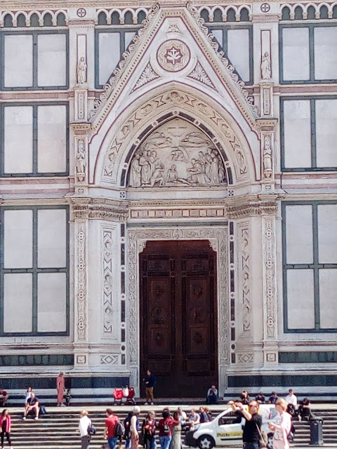 La porte principale de Santa Croce
