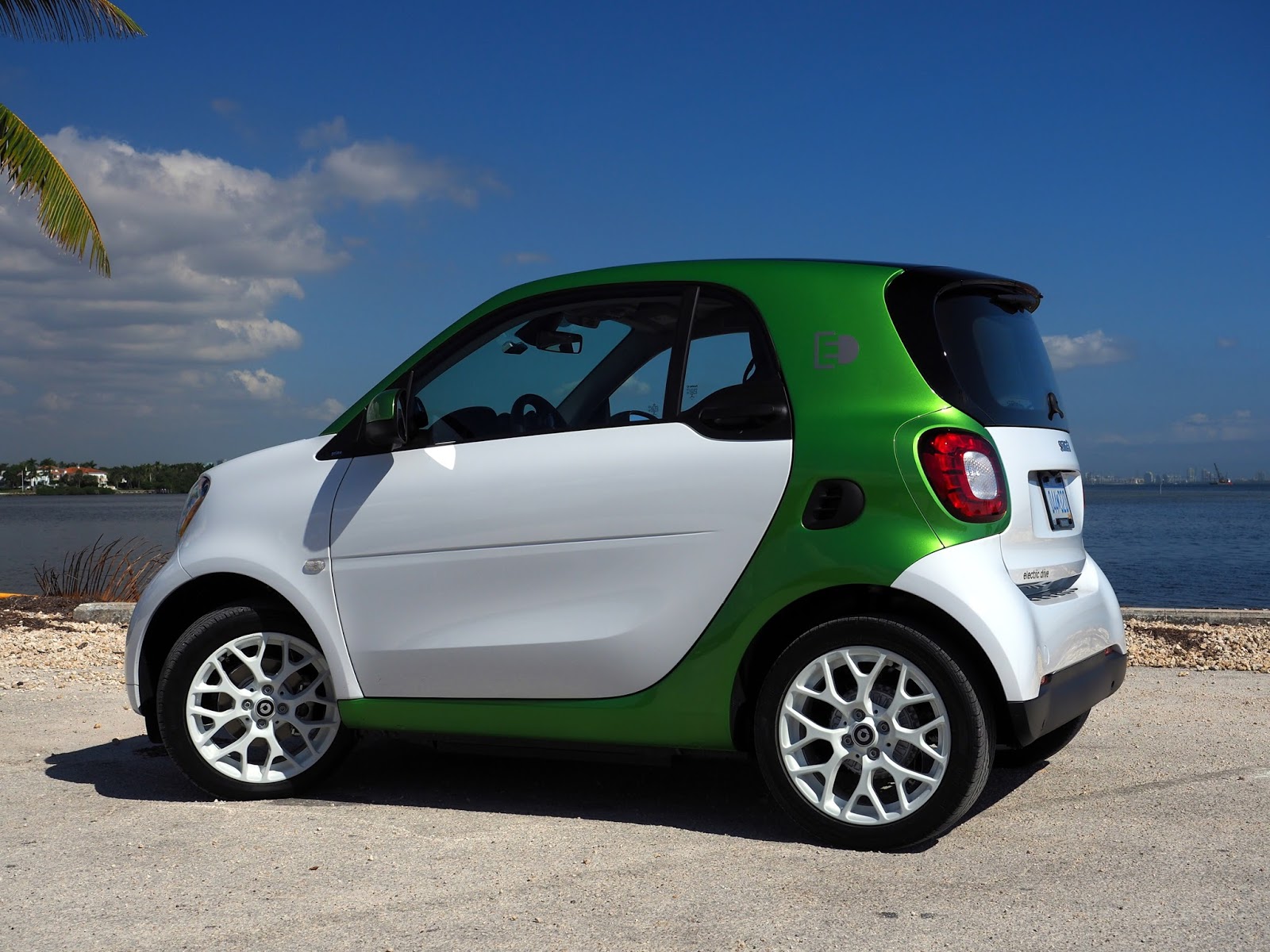 The most smart. Smart eq fortwo 2021. Smart fortwo 2014. Smart fortwo 2022. Смарт мерседес 2022.