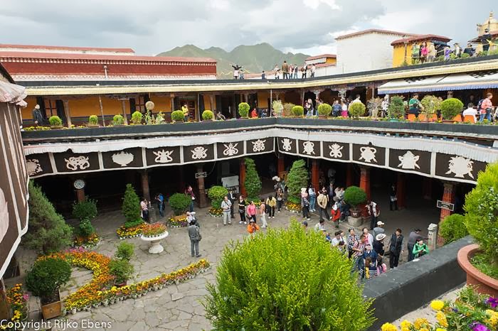 The Jokhang Temple Lhasa — Tibet¸ China The Jokhang Temple Lhasa — Tibet¸ China