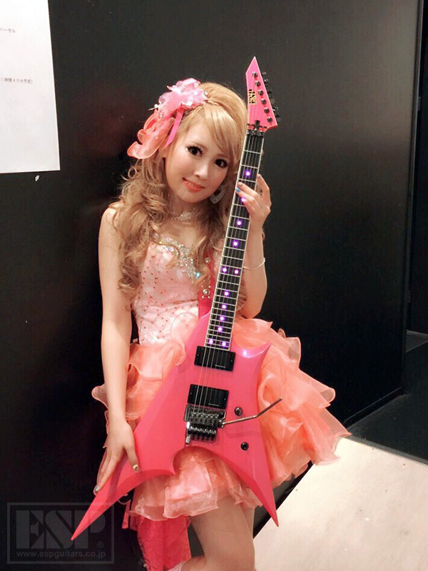 Toki, Sawa ESP custom guitar and bass for the Aldious