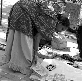 monochrome monday, black and white weekend, black and white, street, street photography, street entrepreneur, mumbai, india, 