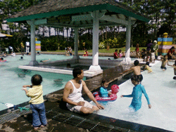 Temu Kangen Keluarga Besar EBM 2018 Di Kebun Teh Wonosari II Berenang di Kolam Renang Kebun Teh Wonosari