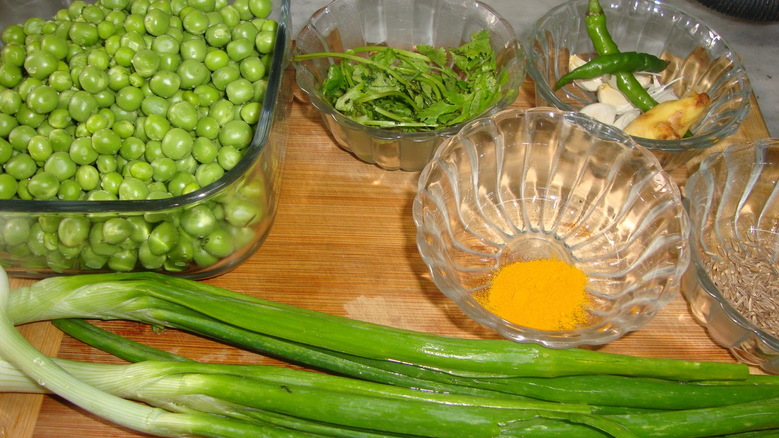 Cooking Delights Green peas with scallions, garlic and ginger