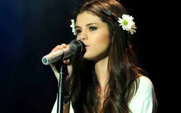10 Lagu Selena Gomez Terbaik yang Bagus
