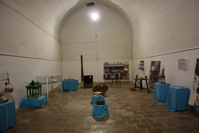 Exposición en en interior de la cisterna. Fotografía: Rafa Rodrigo. Quart de Poblet (Valencia).