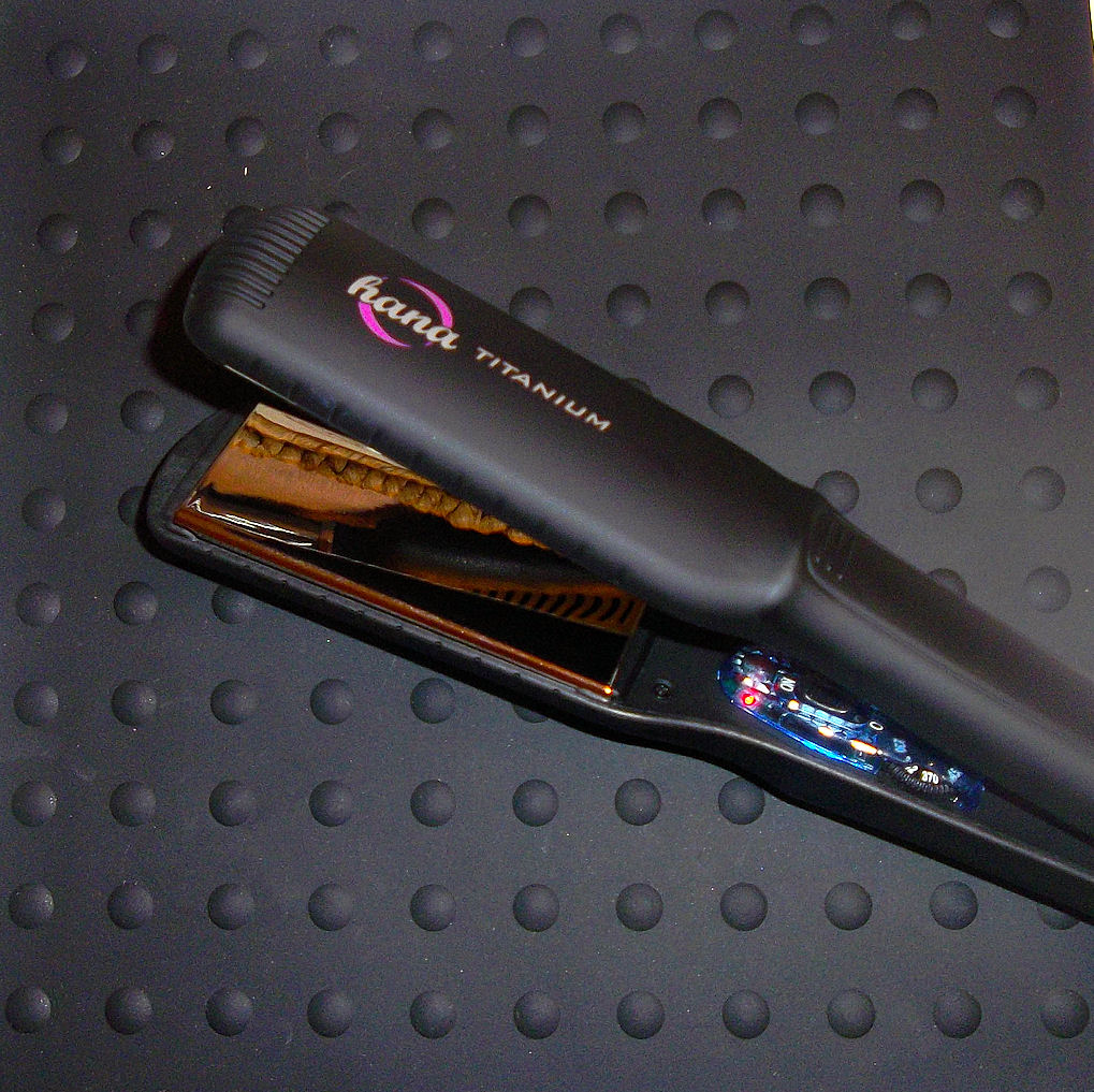 Jilliecat HANA Titanium Ionic Flat Iron 1.5"
