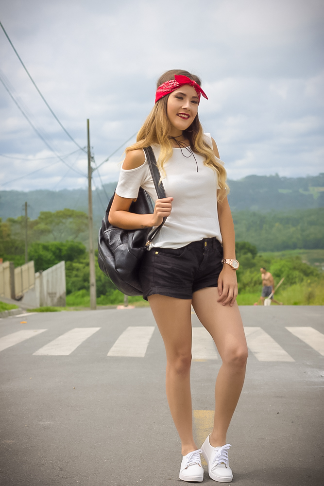 Look básico street com bandana na cabeça - Ally Arruda - Aline Arruda