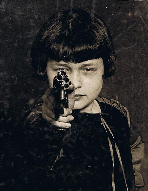 daily timewaster: Arlayne Brown, girl sharpshooter, St. Louis, 1929.