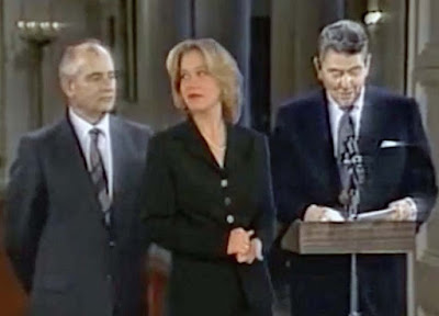 Kelly Bundy mit Politiker - eine schrecklich nette Familien lustig Kelly Bundy mit Politiker - eine schrecklich nette Familien lustig
