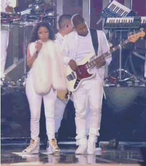 Usher had fun with Nicki Minaj's butt on MTV VMA