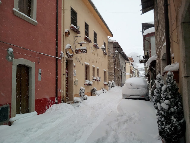 Via colli dell'oro 6 gennaio 2017 neve a Pescasseroli epifania