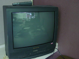 TV Panasonic mati total dan berbunyi mendesis