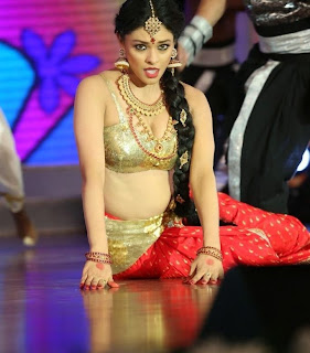 Pooja Kumar Dance Performance Pictures at Uthama Villain Audio Launch 5