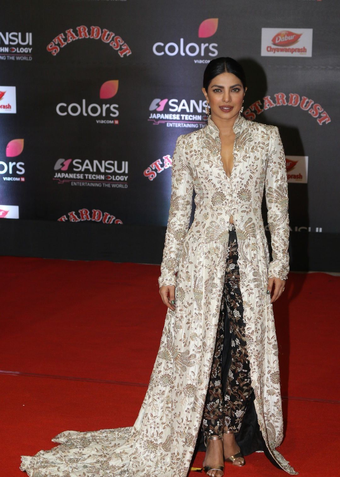Super Sexy Bollywood Divas At The Sansui Colors Stardust Awards 2016