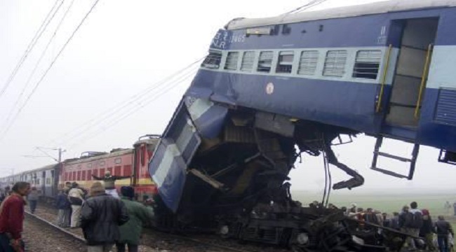Súlyos vonatszerencsétlenség: Eddig kilencvennél is több halott, százötven sérült
