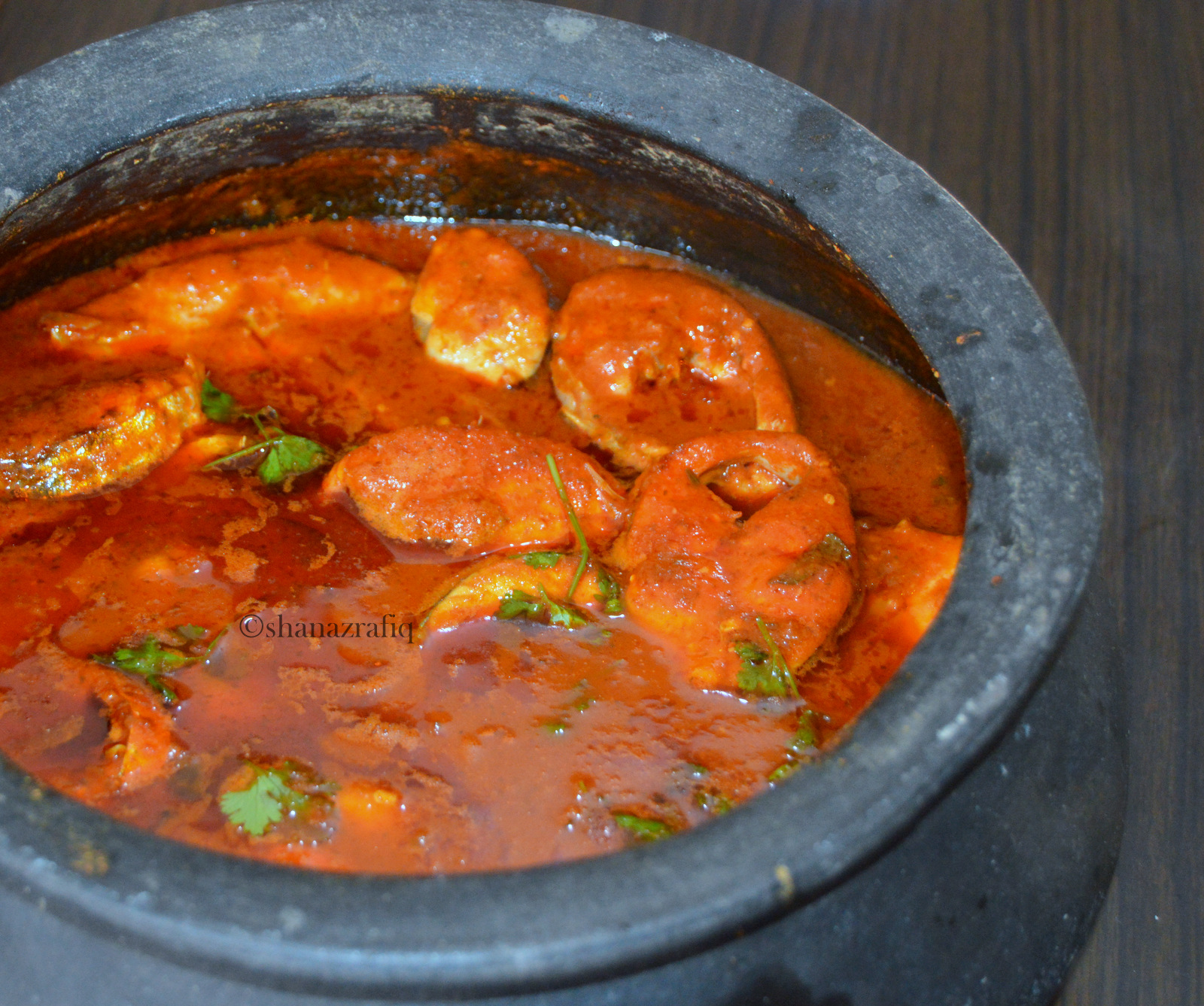 Love To Cook: Spicy Fish Curry ~Surmai Khatta Mirchi - Guest Recipe by
